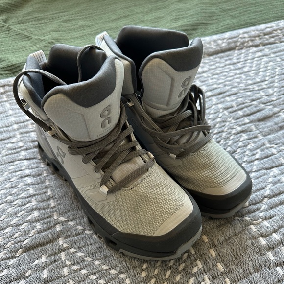 NEW- ON Women's Cloudrock 2 Hiking Boot, 6 - Picture 3 of 9